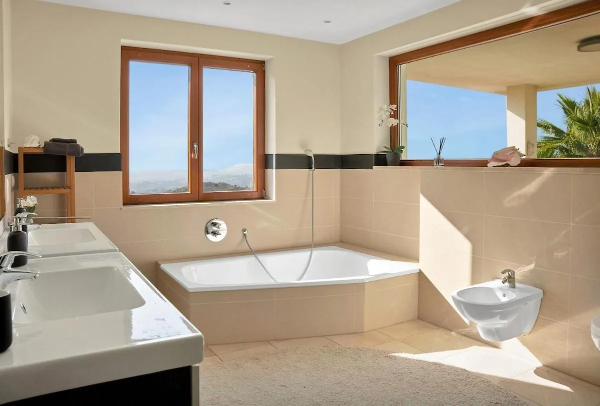 Villa -Heated Pool -Amazing View -Ideal For Groups Mijas 0*,  Spanje